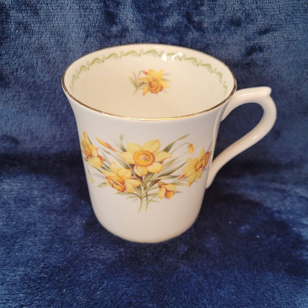 Queens Fine Bone China Mug ~ Daffodil